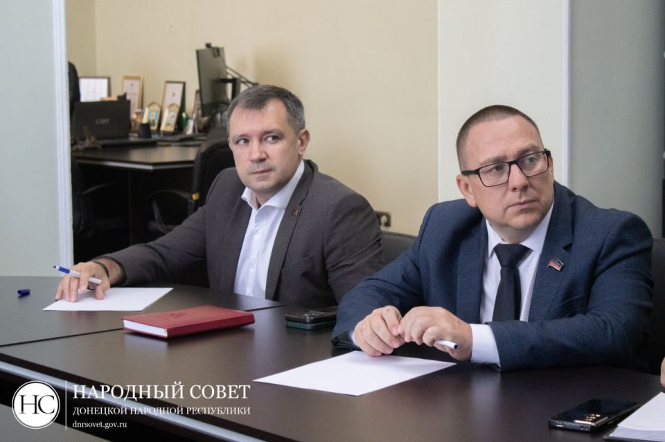 Константин Кузьмин: Вместе с коллегами внимательно смотрели прямую линию Главы ДНР Дениса Пушилина Константин Кузьмин: Вместе с коллегами внимательно смотрели прямую линию Главы ДНР Дениса Пушилина