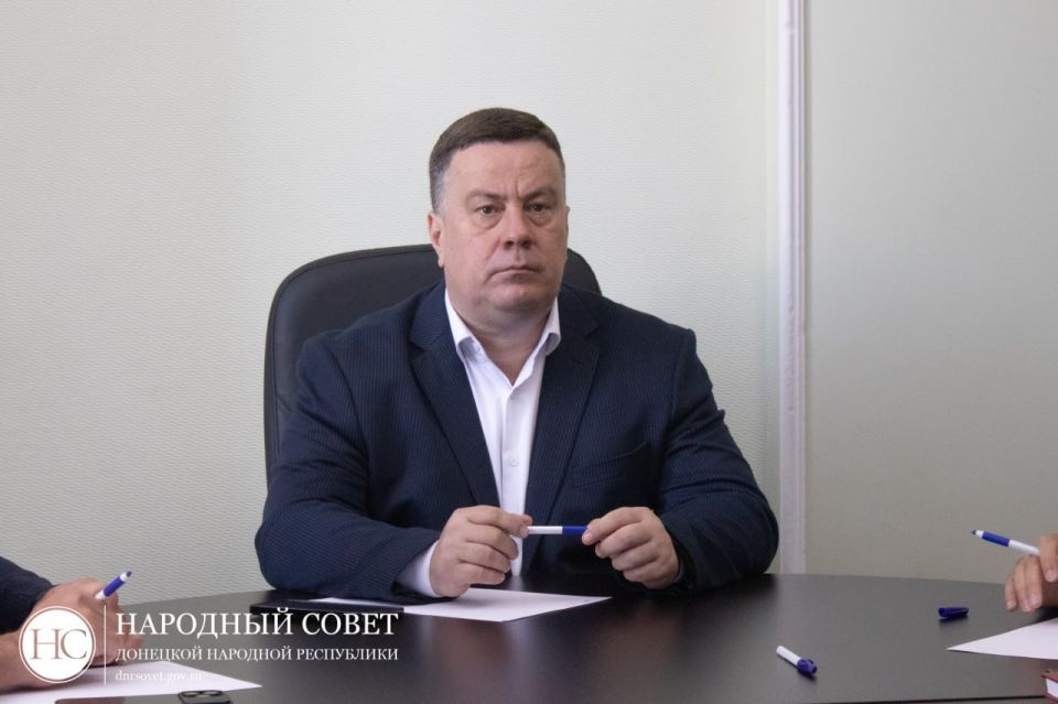 Константин Кузьмин: Вместе с коллегами внимательно смотрели прямую линию Главы ДНР Дениса Пушилина Константин Кузьмин: Вместе с коллегами внимательно смотрели прямую линию Главы ДНР Дениса Пушилина