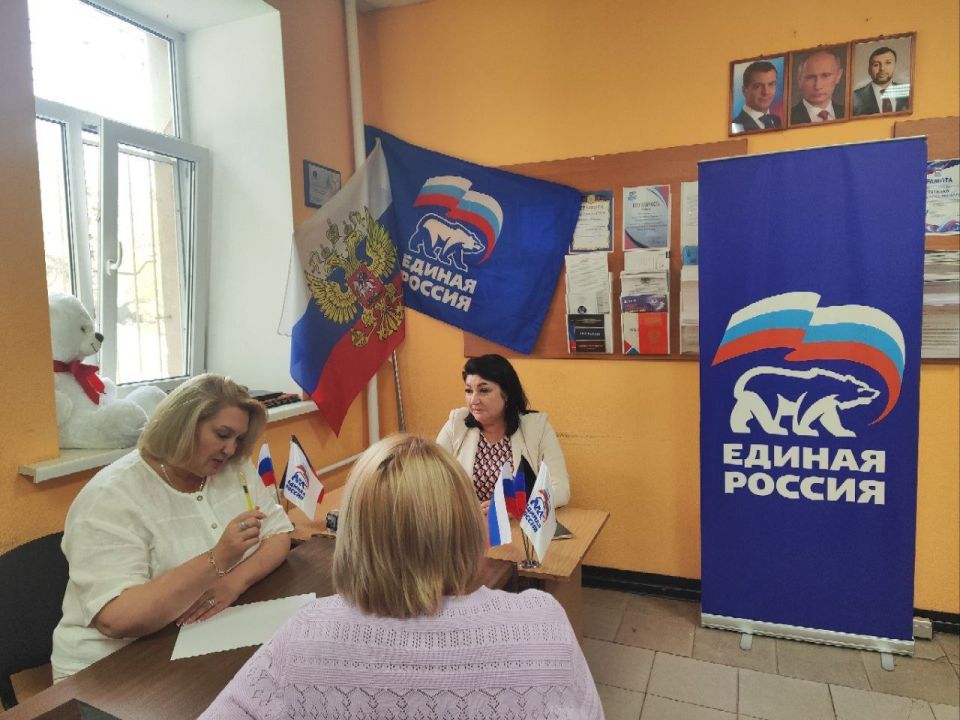 18 августа 2025 года в местной общественной приёмной г.Докучаевска провел прием Председатель городского совета Наталья Никифорова 18 августа 2025 года в местной общественной приёмной г.Докучаевска провел прием Председатель городского совета Наталья Никифорова