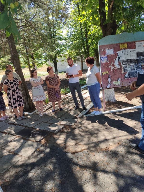 Сегодня депутат Тельмановского муниципального совета Дмитрий Липчанский провел встречу с населением в с. Луково Сегодня депутат Тельмановского муниципального совета Дмитрий Липчанский провел встречу с населением в с. Луково