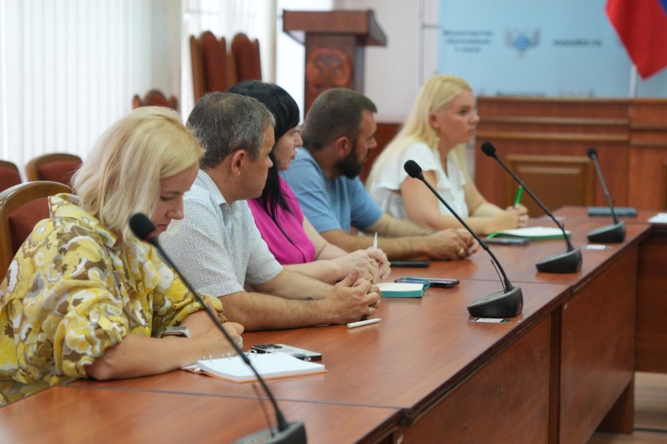 Олег Трофимов: В Министерстве образования и науки Донецкой Народной Республики состоялось заседание Республиканского родительского совета Олег Трофимов: В Министерстве образования и науки Донецкой Народной Республики состоялось заседание Республиканского родительского совета