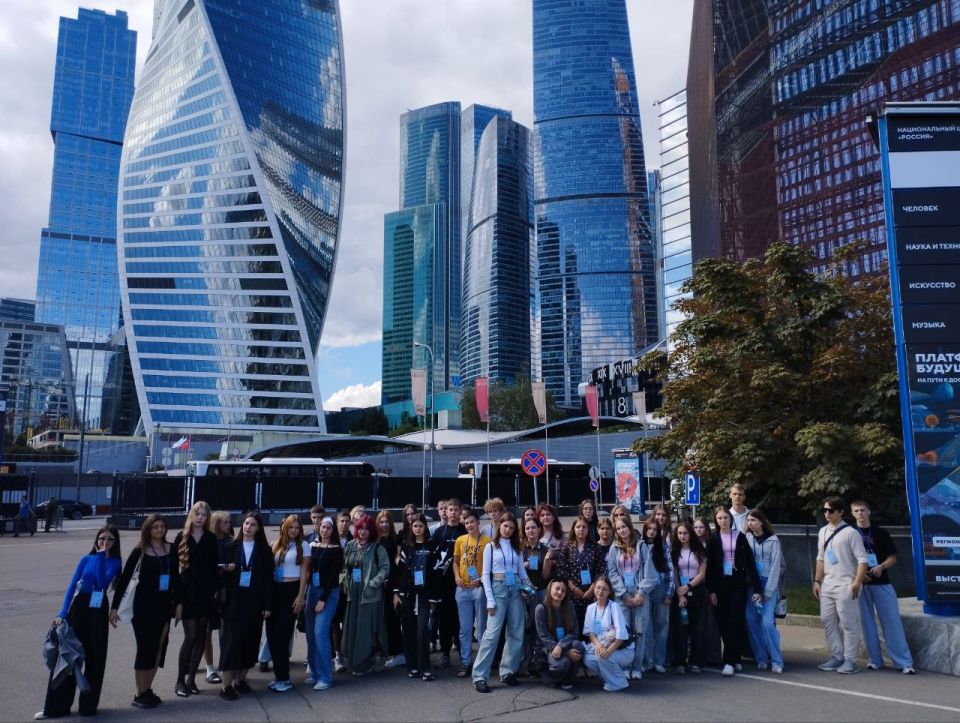 Школьники Кировского посетили Москву по программе «Культурная карта 4+85» Школьники Кировского посетили Москву по программе «Культурная карта 4+85»