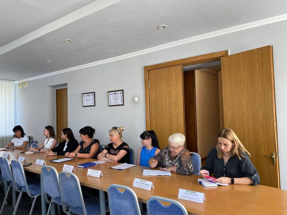Виктория Жукова: Провела еженедельное аппаратное совещание с руководителями ведомств, а также представителями силовых структур Виктория Жукова: Провела еженедельное аппаратное совещание с руководителями ведомств, а также представителями силовых структур