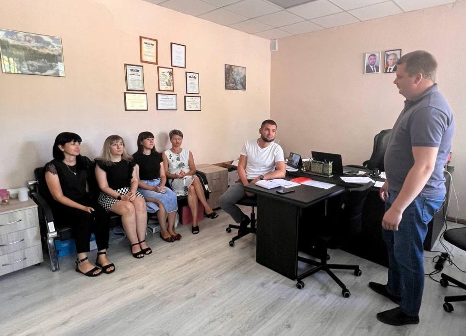 Встреча с трудовым коллективом Встреча с трудовым коллективом