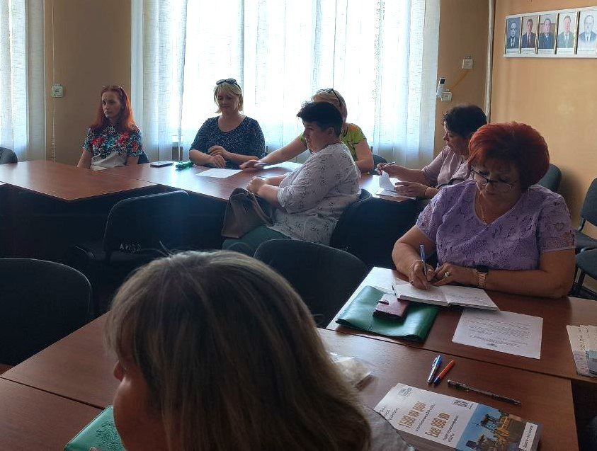 Секретарь Амвросиевского местного отделения Всероссийской политической партии "Единая Россия" Игорь Лызов встретился с секретарями Первичных отделений местного отделения Секретарь Амвросиевского местного отделения Всероссийской политической партии "Единая Россия" Игорь Лызов встретился с секретарями Первичных отделений местного отделения