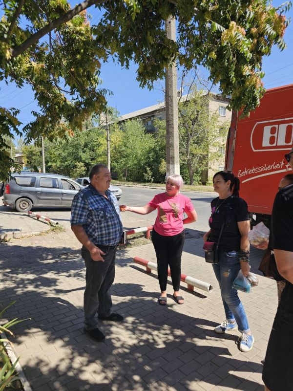 По поручению Главы ДНР Дениса Пушилина 19.08.2025 по адресу: г. Донецк, ул. Кирова,24 состоялась встреча с жителями района, на которой присутствовал депутат Донецкого городского Совета Евгений Селютин По поручению Главы ДНР Дениса Пушилина 19.08.2025 по адресу: г. Донецк, ул. Кирова,24 состоялась встреча с жителями района, на которой присутствовал депутат Донецкого городского Совета Евгений Селютин