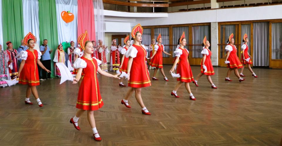 Праздничная программа «Яблочный Спас – будем рады видеть вас!» Праздничная программа «Яблочный Спас – будем рады видеть вас!»