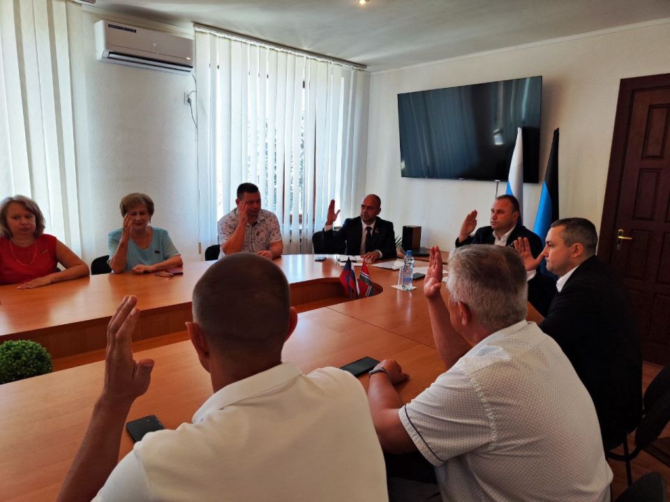 19 августа 2025 года состоялось внеочередное заседание Торезского городского совета Донецкой Народной Республики первого созыва 19 августа 2025 года состоялось внеочередное заседание Торезского городского совета Донецкой Народной Республики первого созыва