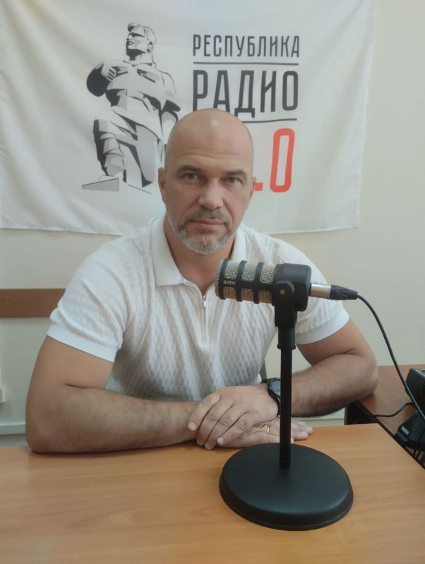 Сергей Желновач: Программа "Большой вопрос" в эфире Радио "Республика Донбасс". Сергей Желновач: Программа "Большой вопрос" в эфире Радио "Республика Донбасс".