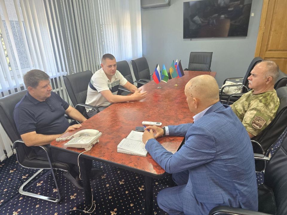 Дмитрий Огилец: Вместе с моими золотыми помощниками приняли участие в рабочей встрече с главой муниципального образования городского округа Макеевка Ключаровым Владиславом Юрьевичем Дмитрий Огилец: Вместе с моими золотыми помощниками приняли участие в рабочей встрече с главой муниципального образования городского округа Макеевка Ключаровым Владиславом Юрьевичем
