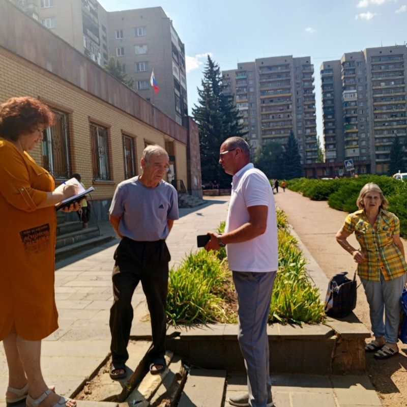 Во исполнение поручения Главы Донецкой Народной Республики Дениса Владимировича Пушилина о ведении постоянного диалога с жителями республики, председатель Дебальцевского городского совета Сергей Шульженко провел встречу с... Во исполнение поручения Главы Донецкой Народной Республики Дениса Владимировича Пушилина о ведении постоянного диалога с жителями республики, председатель Дебальцевского городского совета Сергей Шульженко провел встречу с...