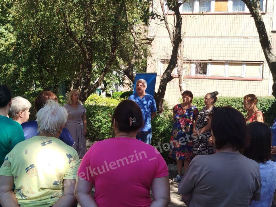 Эффективное взаимодействие с гражданами строится на принципах прямого и открытого диалога, что неоднократно подчеркивал Глава ДНР Денис Пушилин Эффективное взаимодействие с гражданами строится на принципах прямого и открытого диалога, что неоднократно подчеркивал Глава ДНР Денис Пушилин