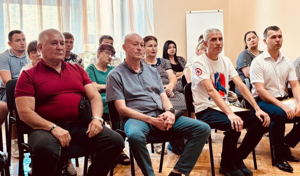 В Шахтерске состоялась встреча заместителя министра спорта и туризма Донецкой Народной Республики Александра Головко с руководителя спортивных учреждений и работниками данной сферы В Шахтерске состоялась встреча заместителя министра спорта и туризма Донецкой Народной Республики Александра Головко с руководителя спортивных учреждений и работниками данной сферы