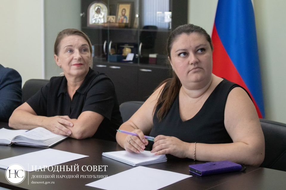 Константин Кузьмин: Вместе с коллегами внимательно смотрели прямую линию Главы ДНР Дениса Пушилина Константин Кузьмин: Вместе с коллегами внимательно смотрели прямую линию Главы ДНР Дениса Пушилина