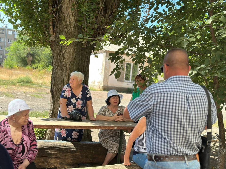 Денис Зубов: Встреча с жителями. Сегодня, 19 августа, заместитель главы администрации городского округа Иловайск Александр Васильевич Кузнецов провел встречу с населением на подведомственной территории администрации... Денис Зубов: Встреча с жителями. Сегодня, 19 августа, заместитель главы администрации городского округа Иловайск Александр Васильевич Кузнецов провел встречу с населением на подведомственной территории администрации...