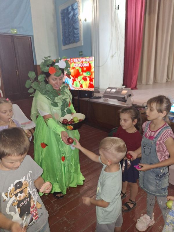 Николай Михайлов: Стыльский центр отметил Яблочный Спас игровой программой Николай Михайлов: Стыльский центр отметил Яблочный Спас игровой программой