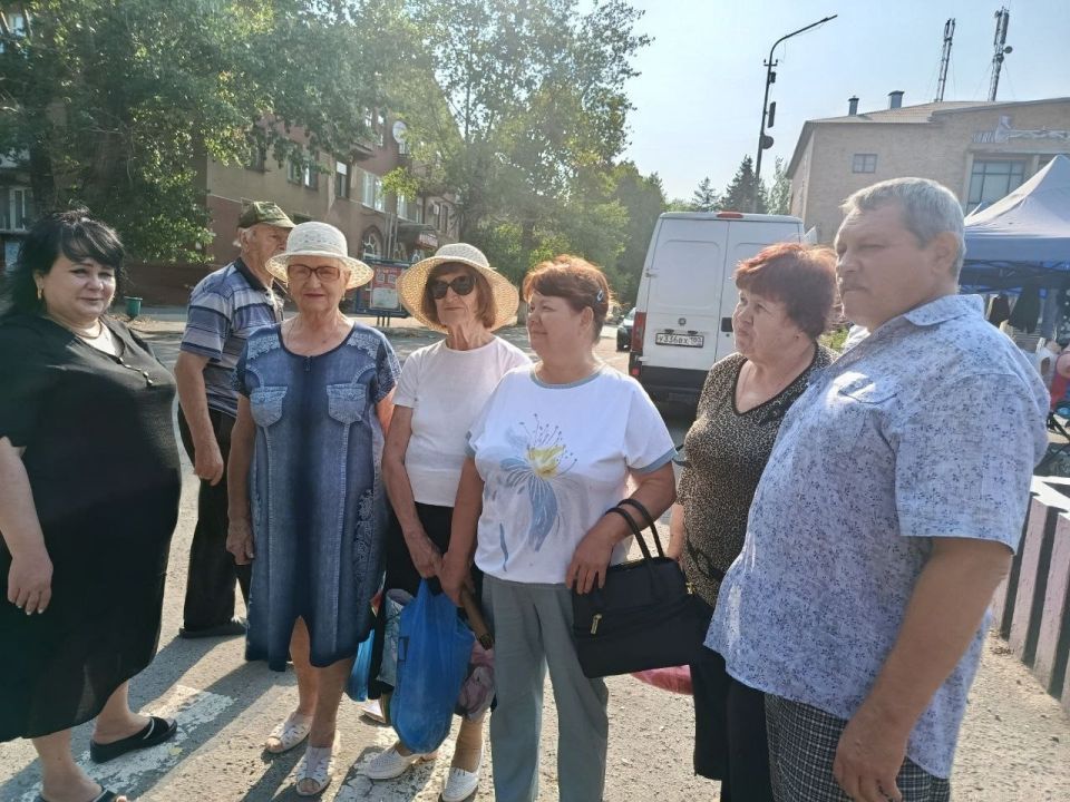 19 августа начальник Петровского территориального отдела Матвеева Ольга провела встречу с трудовым коллективом МБУ " Петровский СДК" 19 августа начальник Петровского территориального отдела Матвеева Ольга провела встречу с трудовым коллективом МБУ " Петровский СДК"