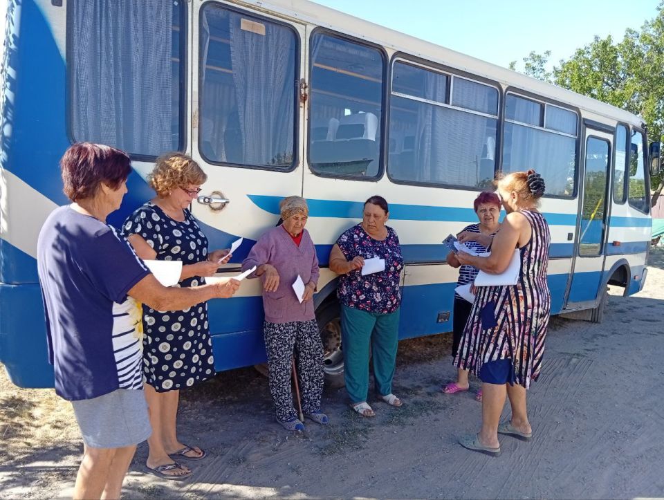 19 августа врио начальника Новокатериновского территориального отдела Администрации Старобешевского муниципального округа Жмурова Галина провела встречу с жителями села Новокатериновка 19 августа врио начальника Новокатериновского территориального отдела Администрации Старобешевского муниципального округа Жмурова Галина провела встречу с жителями села Новокатериновка