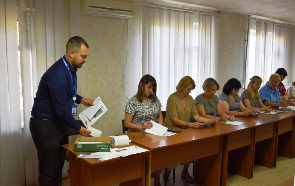 В Кировском обсудили развитие банковской сети В Кировском обсудили развитие банковской сети