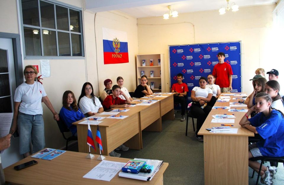 Мариупольский центр занятости провел профориентационное мероприятие для школьников Мариупольский центр занятости провел профориентационное мероприятие для школьников