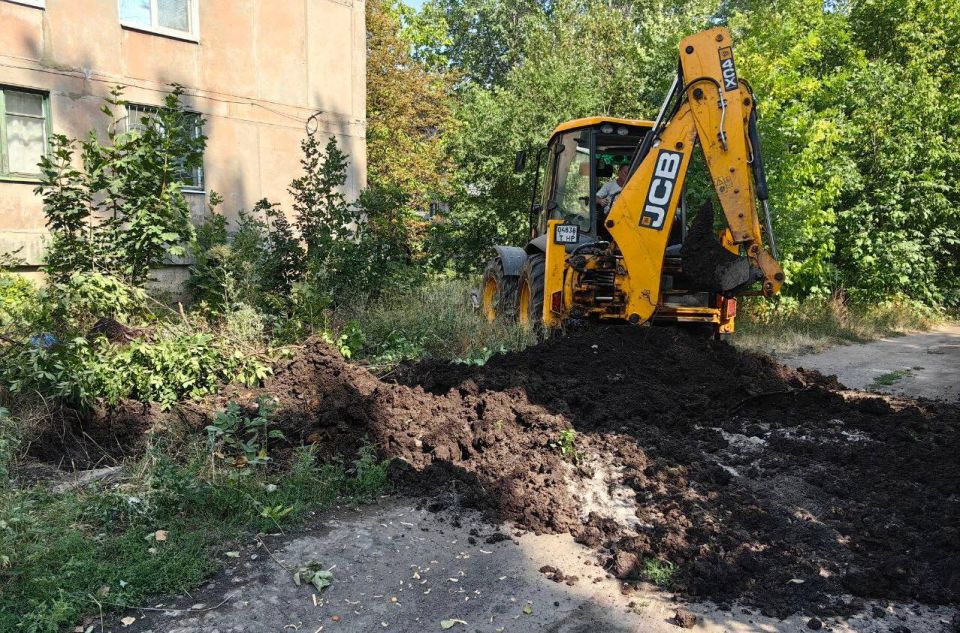 Виктория Жукова: Силами Филиала «Харцызское ПУВКХ» ГУП ДНР «Вода Донбасса» вчера была устранена утечка на трубопроводе по адресу: ул. Октябрьская, 49 Виктория Жукова: Силами Филиала «Харцызское ПУВКХ» ГУП ДНР «Вода Донбасса» вчера была устранена утечка на трубопроводе по адресу: ул. Октябрьская, 49