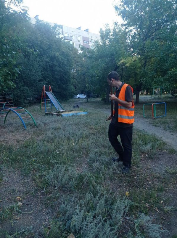 Сегодня, 19.08.2025 года, силами сотрудников жилищно-коммунальных предприятий Пролетарского внутригородского района г. Донецка были выполнены следующие работы: Сегодня, 19.08.2025 года, силами сотрудников жилищно-коммунальных предприятий Пролетарского внутригородского района г. Донецка были выполнены следующие работы: