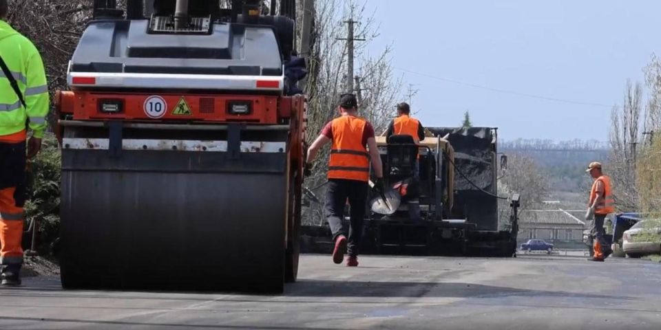 Николай Михайлов: Юные гости Бурятии из Старобешевского округа ДНР узнали больше о символах государственности России Николай Михайлов: Юные гости Бурятии из Старобешевского округа ДНР узнали больше о символах государственности России