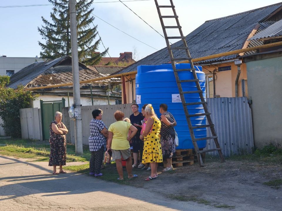 Иван Адамец: Раиса Хатько, председатель Совета ветеранов Куйбышевского района, в соответствии с поручением Главы ДНР Дениса Пушилина организовала встречу с жителями улицы Фрунзе Иван Адамец: Раиса Хатько, председатель Совета ветеранов Куйбышевского района, в соответствии с поручением Главы ДНР Дениса Пушилина организовала встречу с жителями улицы Фрунзе
