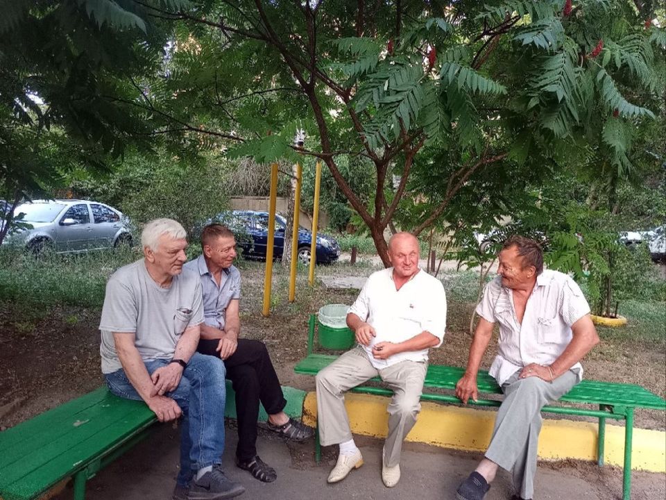 ВСТРЕЧИ С НАСЕЛЕНИЕМ. 20 августа 2025 года депутаты Горловского городского совета от фракции «Единая Россия» - Роман Конев, Елена Кузьмина, Светлана Евсеенко, Алексей Костин, Сергей Третьяков, Игорь Толкачев, Геннадий Маюров... ВСТРЕЧИ С НАСЕЛЕНИЕМ. 20 августа 2025 года депутаты Горловского городского совета от фракции «Единая Россия» - Роман Конев, Елена Кузьмина, Светлана Евсеенко, Алексей Костин, Сергей Третьяков, Игорь Толкачев, Геннадий Маюров...
