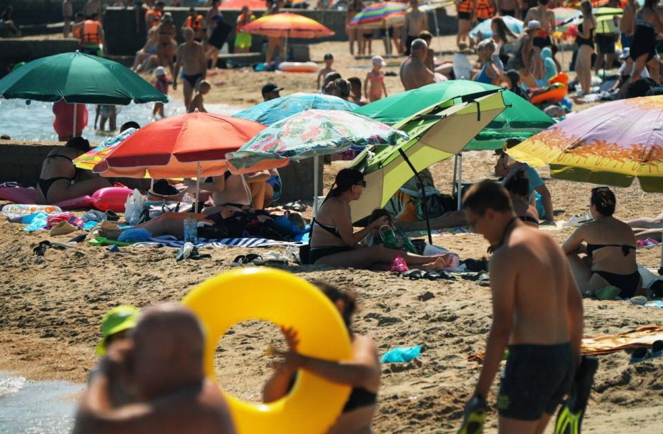 Уходящее лето оставляет теплые воспоминания о морском отдыхе в Мариуполе Уходящее лето оставляет теплые воспоминания о морском отдыхе в Мариуполе