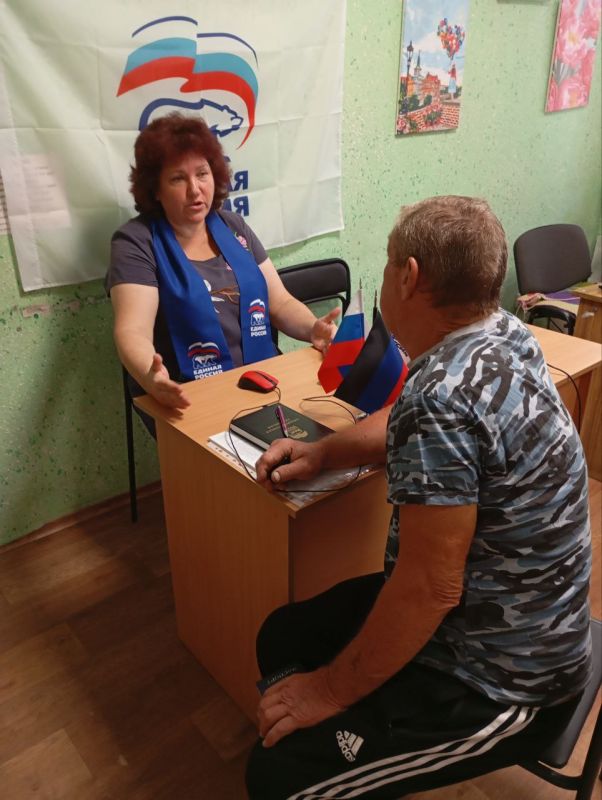 Во исполнение поручения Главы Донецкой Народной Республики Дениса Владимировича Пушилина, о ведении постоянного диалога с жителями республики, 20 августа руководитель общественной приемной МО ВПП «Единая Россия», лидер... Во исполнение поручения Главы Донецкой Народной Республики Дениса Владимировича Пушилина, о ведении постоянного диалога с жителями республики, 20 августа руководитель общественной приемной МО ВПП «Единая Россия», лидер...