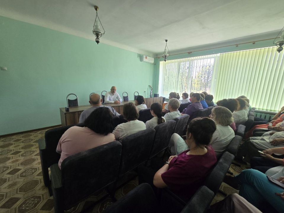 Сергей Желновач: Во исполнение поручения Главы Донецкой Народной Республики Дениса Владимировича Пушилина о ведении постоянного диалога с людьми, сегодня, 20.08.2025г. встретился с трудовым коллективом ГБУ "Городская... Сергей Желновач: Во исполнение поручения Главы Донецкой Народной Республики Дениса Владимировича Пушилина о ведении постоянного диалога с людьми, сегодня, 20.08.2025г. встретился с трудовым коллективом ГБУ "Городская...