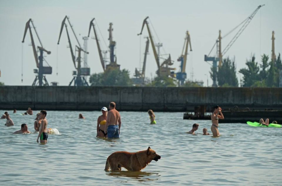 Уходящее лето оставляет теплые воспоминания о морском отдыхе в Мариуполе Уходящее лето оставляет теплые воспоминания о морском отдыхе в Мариуполе