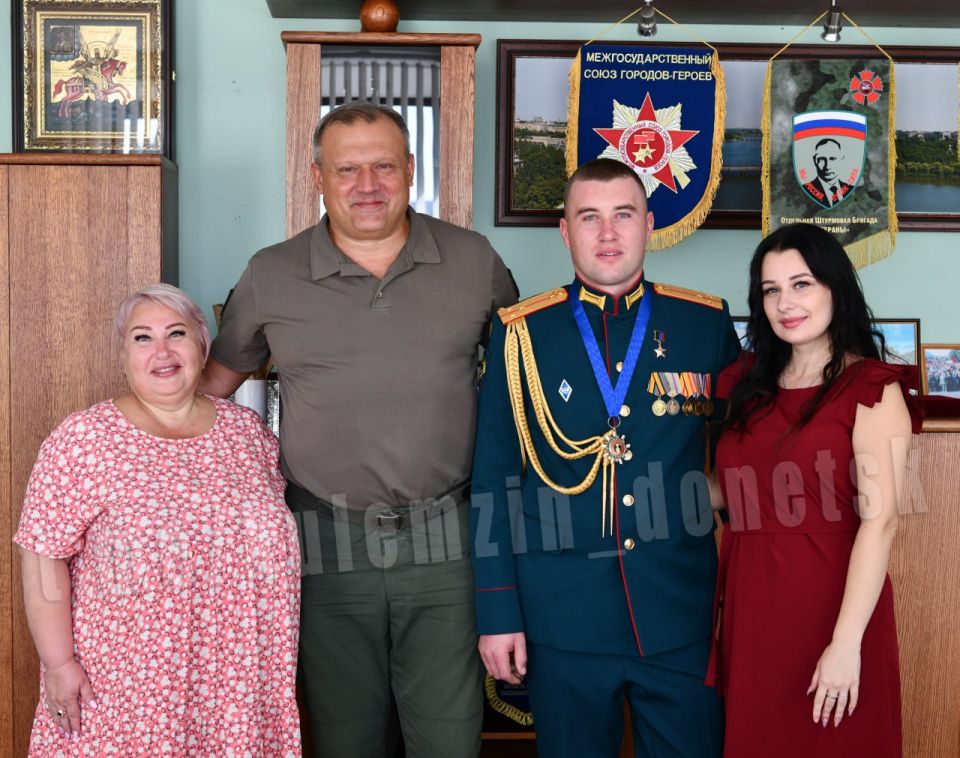 Алексей Кулемзин: Антон Юркин – Почётный гражданин городского округа Донецк Алексей Кулемзин: Антон Юркин – Почётный гражданин городского округа Донецк