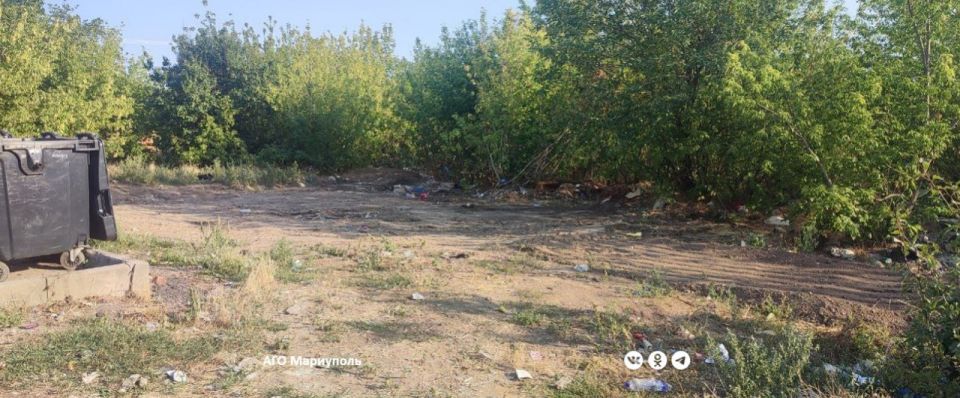 Коммунальщики освободили от мусора открытые территории в двух районах Мариуполя Коммунальщики освободили от мусора открытые территории в двух районах Мариуполя