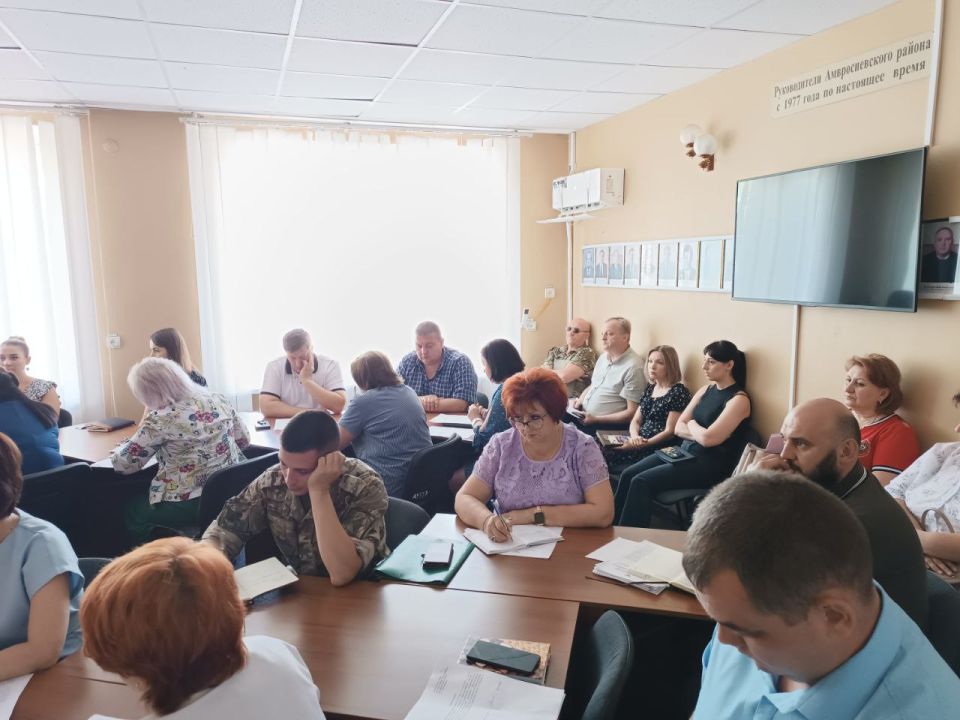 Игорь Лызов: На еженедельном аппаратном совещании с начальниками управлений, отделов, секторов администрации округа и руководителями учреждений рассмотрели ряд вопросов, среди которых начальник отдела экономического развития... Игорь Лызов: На еженедельном аппаратном совещании с начальниками управлений, отделов, секторов администрации округа и руководителями учреждений рассмотрели ряд вопросов, среди которых начальник отдела экономического развития...