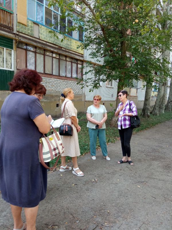 В Светлодарске обсудили волнующие вопросы жителей: встреча с представителем администрации В Светлодарске обсудили волнующие вопросы жителей: встреча с представителем администрации