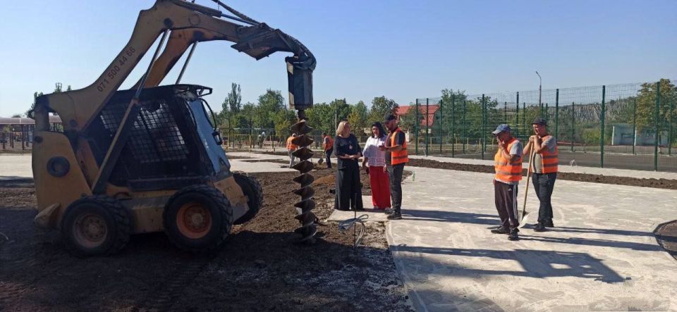В рамках партийного проекта «Городская среда» Партии "Единая Россия" в городе Докучаевск членами мониторинговой комиссии по реализации объектов благоустройства была проведена проверка по выполнению работ на общественной... В рамках партийного проекта «Городская среда» Партии "Единая Россия" в городе Докучаевск членами мониторинговой комиссии по реализации объектов благоустройства была проведена проверка по выполнению работ на общественной...