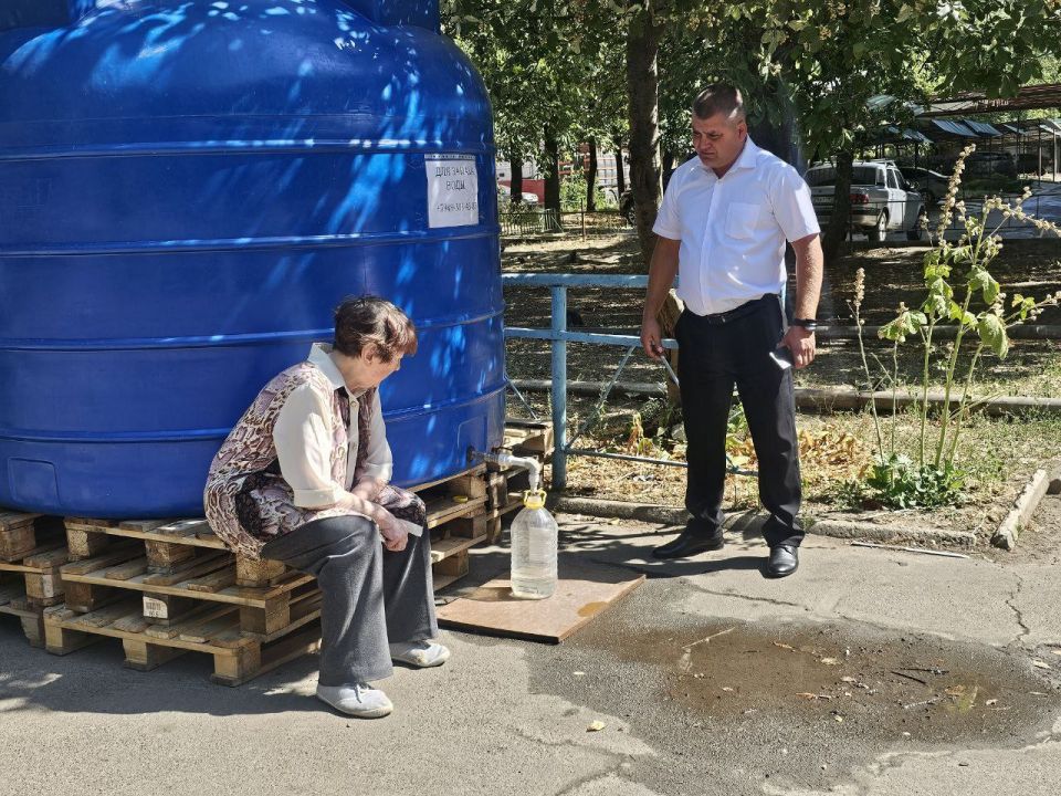 Юрий Атаманов: СХОД ГРАЖДАН. Провёл сегодня сход граждан по ул. Щорса, 43 совместно с управляющим делами Администрации округа Юлией Сницарь, управляющим делами Управы Ворошиловского внутригородского района Никитой Тарасовым... Юрий Атаманов: СХОД ГРАЖДАН. Провёл сегодня сход граждан по ул. Щорса, 43 совместно с управляющим делами Администрации округа Юлией Сницарь, управляющим делами Управы Ворошиловского внутригородского района Никитой Тарасовым...