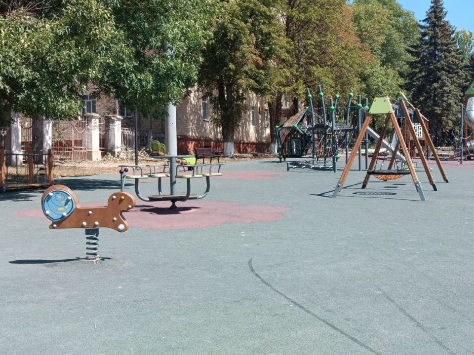 Игорь Лызов: Проинспектировал детские площадки в Амвросиевке Игорь Лызов: Проинспектировал детские площадки в Амвросиевке