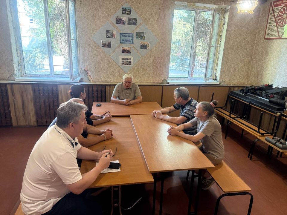 20 августа руководитель Управы Центрально-Городского внутригородского района Владимир Меша провел встречу с населением в ГБПОУ «Макеевский индустриальный техникум» по адресу: г. Макеевка, ул. Ленина 49\17 20 августа руководитель Управы Центрально-Городского внутригородского района Владимир Меша провел встречу с населением в ГБПОУ «Макеевский индустриальный техникум» по адресу: г. Макеевка, ул. Ленина 49\17