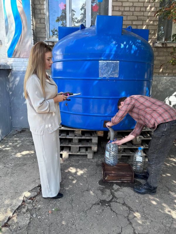 Роман Конев: 20 августа 2025 года депутаты городского Совета Наталия Ботвина, София Потапова, Андрей Костюк, Нелля Якуненко, Максим Лебедев, Николай Гальченко во исполнение поручения Главы Донецкой Народной Республики... Роман Конев: 20 августа 2025 года депутаты городского Совета Наталия Ботвина, София Потапова, Андрей Костюк, Нелля Якуненко, Максим Лебедев, Николай Гальченко во исполнение поручения Главы Донецкой Народной Республики...