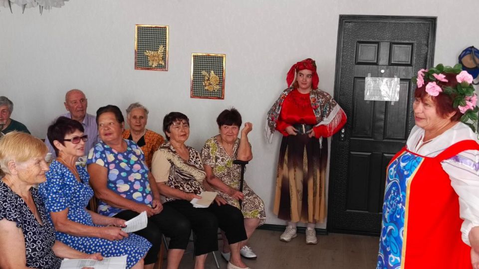 "Пусть одарит счастьем Вас, Яблочный чудесный Спас!" "Пусть одарит счастьем Вас, Яблочный чудесный Спас!"