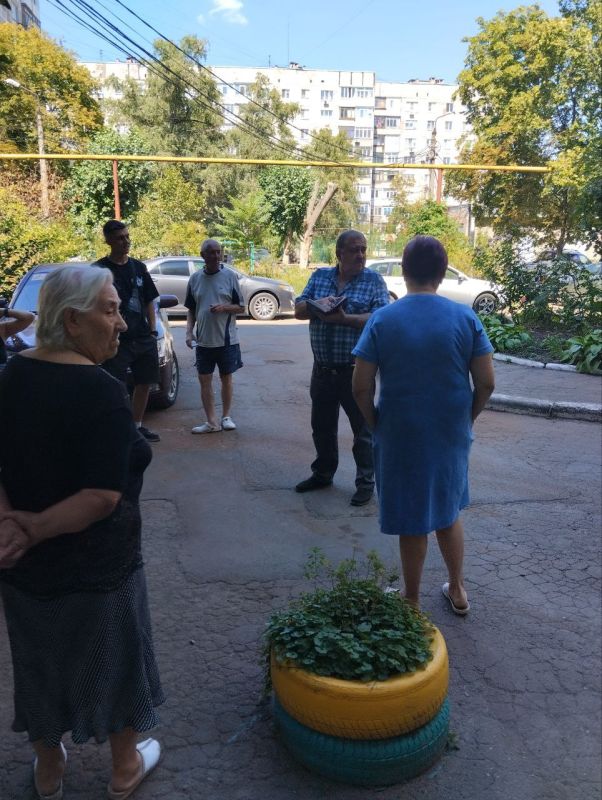 По поручению Главы ДНР Дениса Пушилина 20.08.2025 по адресу: г. Донецк, ул. Речная,24 состоялась встреча с жителями района, на которой присутствовал депутат Донецкого городского Совета Евгений Селютин По поручению Главы ДНР Дениса Пушилина 20.08.2025 по адресу: г. Донецк, ул. Речная,24 состоялась встреча с жителями района, на которой присутствовал депутат Донецкого городского Совета Евгений Селютин