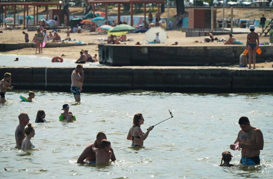Уходящее лето оставляет теплые воспоминания о морском отдыхе в Мариуполе Уходящее лето оставляет теплые воспоминания о морском отдыхе в Мариуполе