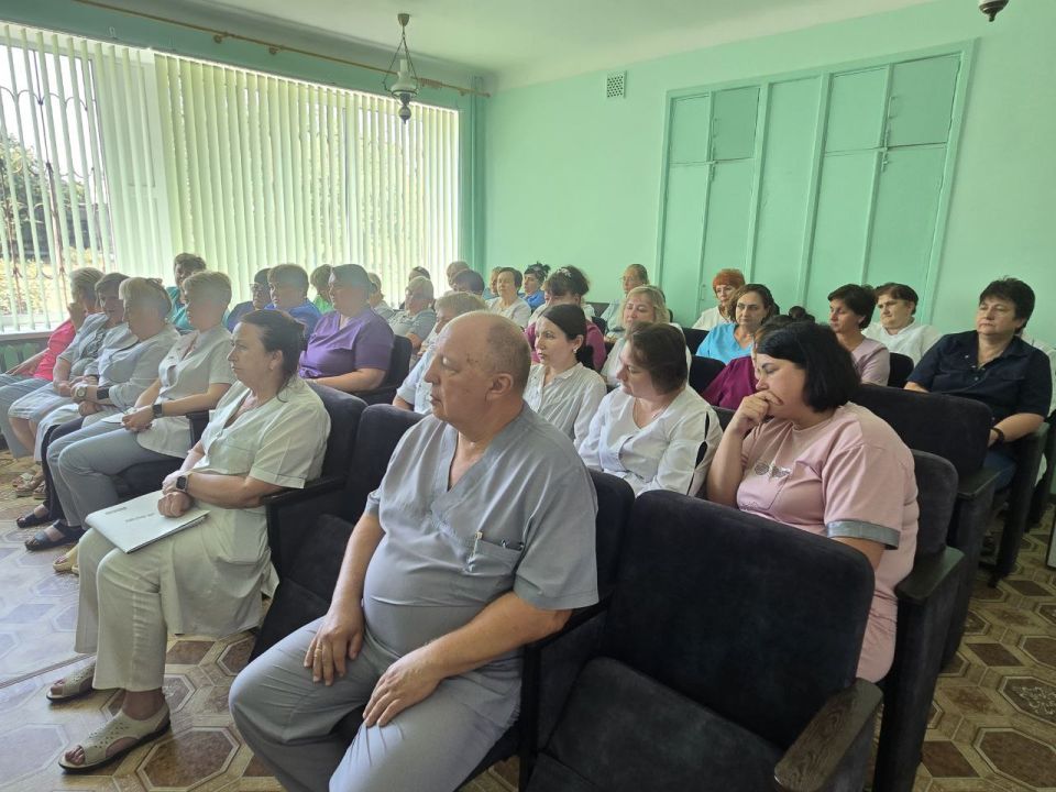 Сергей Желновач: Во исполнение поручения Главы Донецкой Народной Республики Дениса Владимировича Пушилина о ведении постоянного диалога с людьми, сегодня, 20.08.2025г. встретился с трудовым коллективом ГБУ "Городская... Сергей Желновач: Во исполнение поручения Главы Донецкой Народной Республики Дениса Владимировича Пушилина о ведении постоянного диалога с людьми, сегодня, 20.08.2025г. встретился с трудовым коллективом ГБУ "Городская...