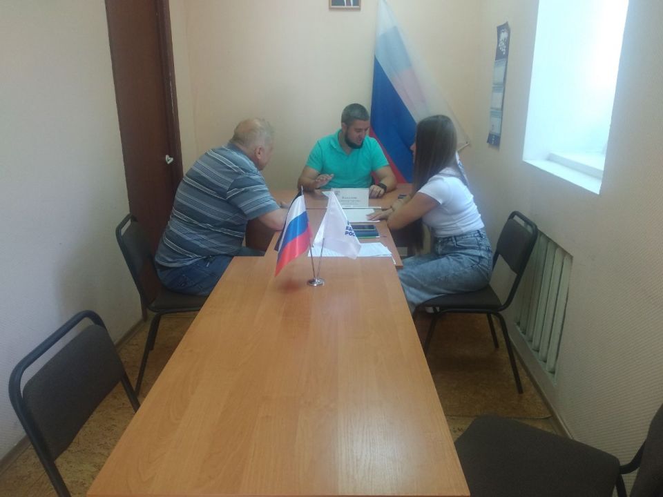 20 августа Александр Камышов, депутат Народного совета ДНР первого созыва провёл приём граждан в Общественной приемной Председателя партии «Единая Россия» Червоногвардейского района городского округа Макеевка 20 августа Александр Камышов, депутат Народного совета ДНР первого созыва провёл приём граждан в Общественной приемной Председателя партии «Единая Россия» Червоногвардейского района городского округа Макеевка