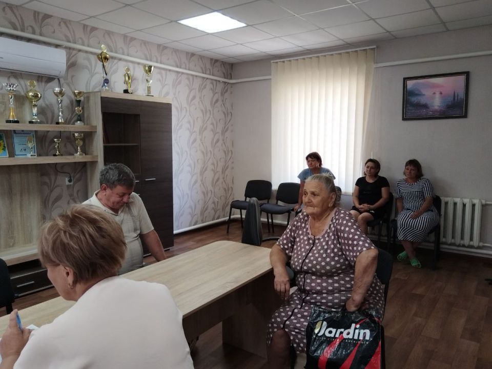 Сегодня состоялась встреча с жителями с. Заря, которую провел заместитель главы Администрации Володарского муниципального округа Якименко А. В Сегодня состоялась встреча с жителями с. Заря, которую провел заместитель главы Администрации Володарского муниципального округа Якименко А. В