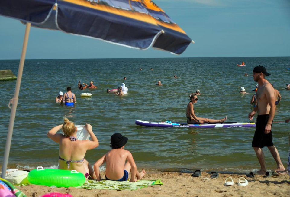 Уходящее лето оставляет теплые воспоминания о морском отдыхе в Мариуполе Уходящее лето оставляет теплые воспоминания о морском отдыхе в Мариуполе