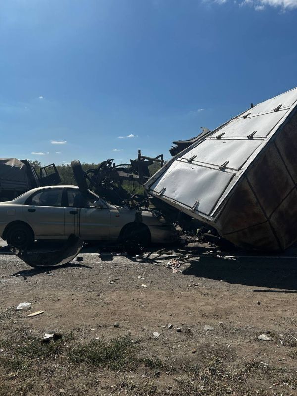 Жуткое ДТП произошло сегодня по дороге между Харцызском и Донецком Жуткое ДТП произошло сегодня по дороге между Харцызском и Донецком